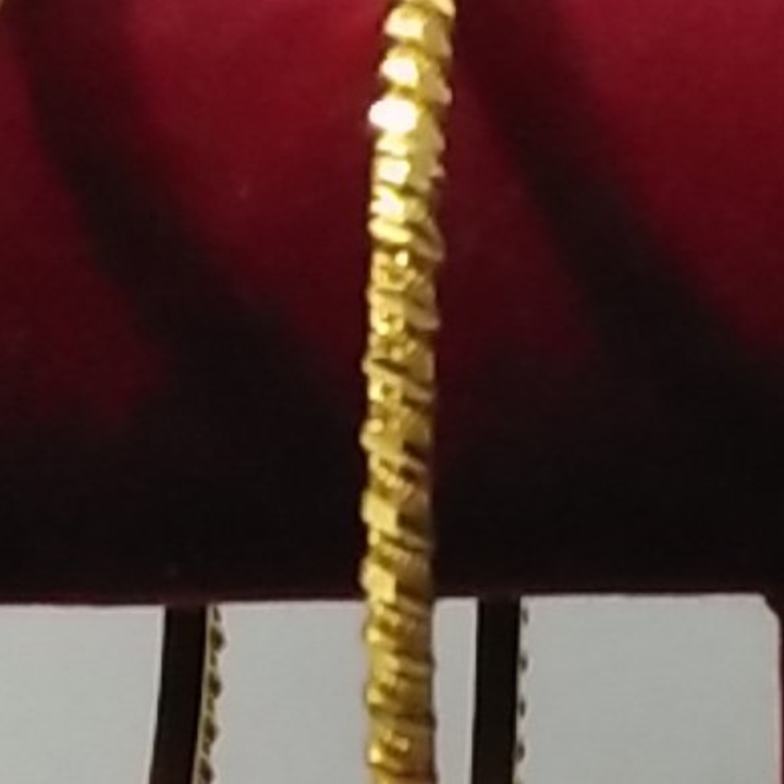 Important Artificial 4pcs bangles.