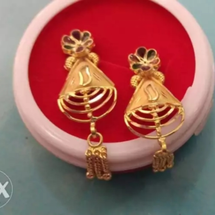 Gold earings
