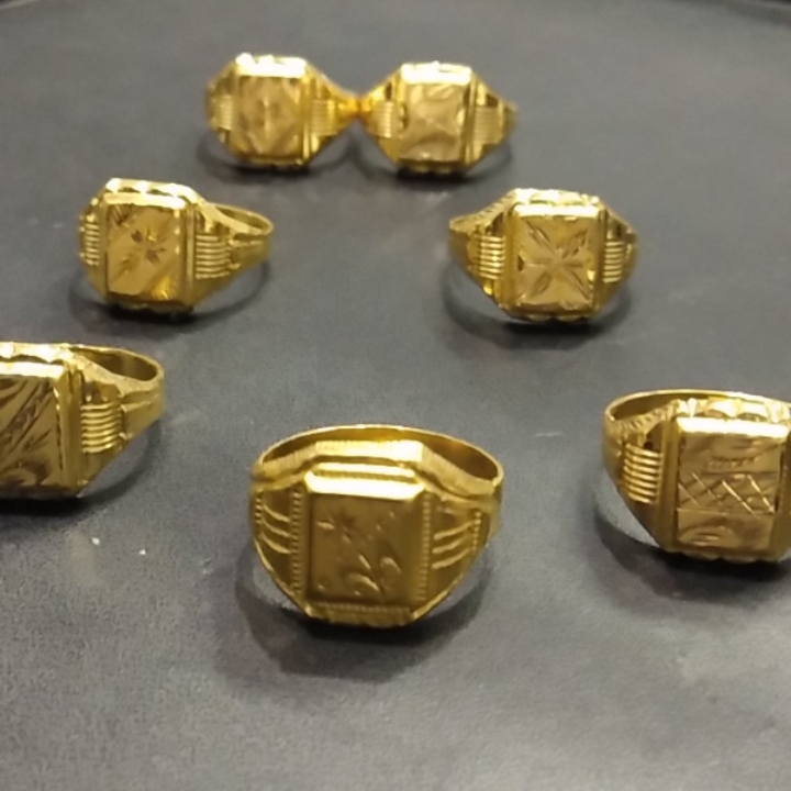 Gold gents rings