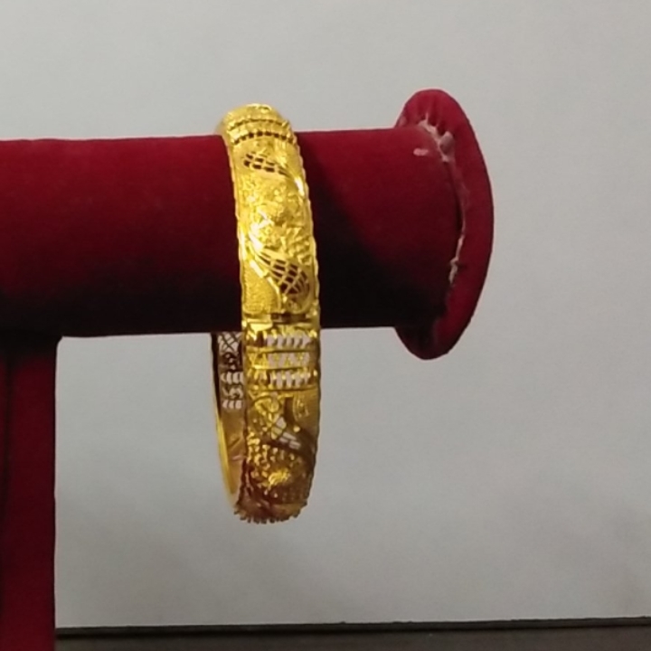 Important Artificial bangles .