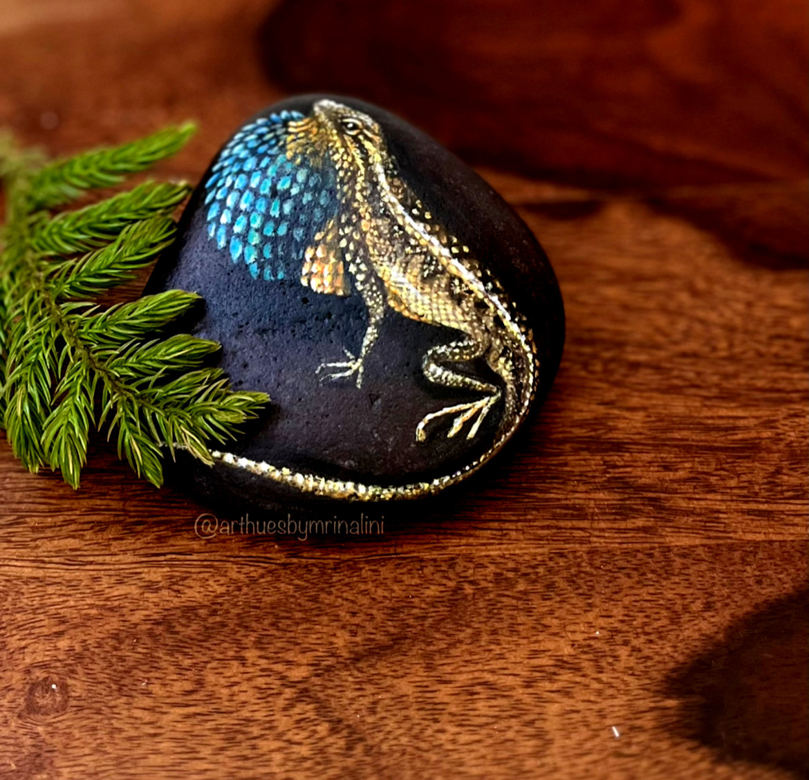 Fan Throated lizard Indian wildlife hand painted stone paperweight