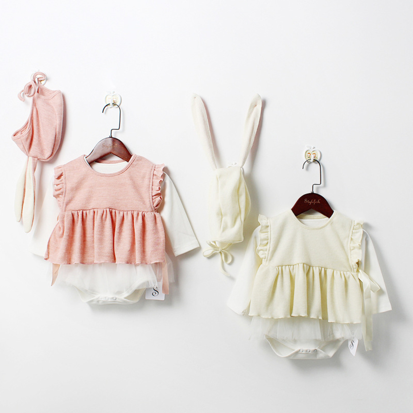 Newborn Gift Set Baby Sleeveless Knit Top with Bunnies Hat