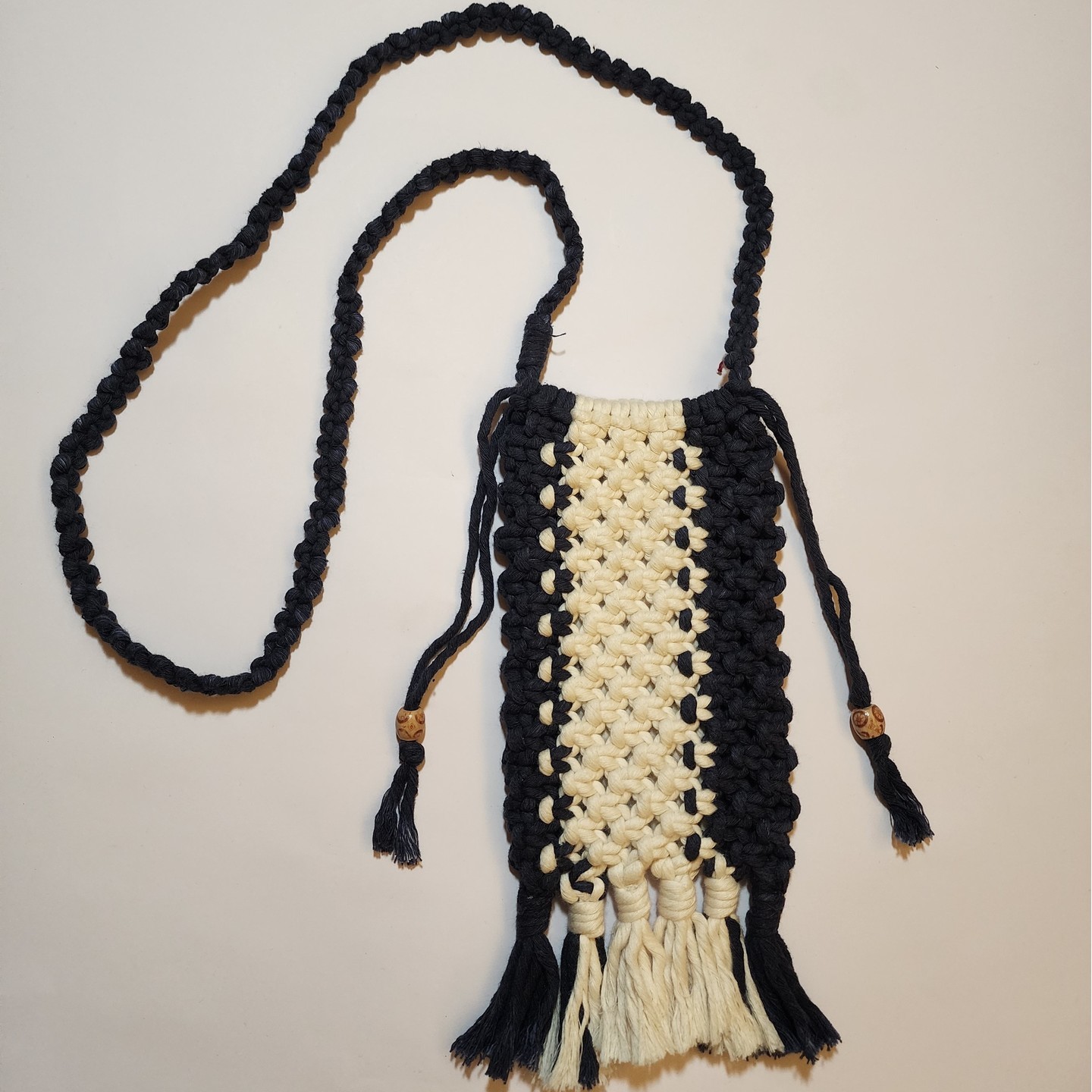 Macrame mobile pouch