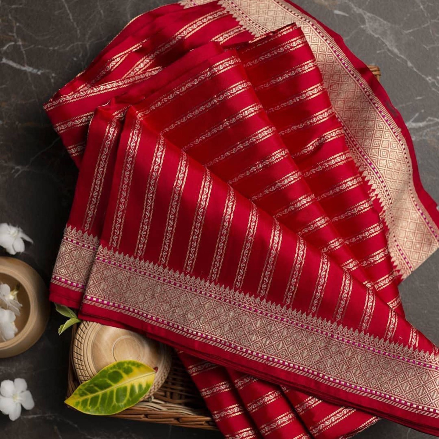 Banarasi Blended Silk Vertical Lines Red Saree