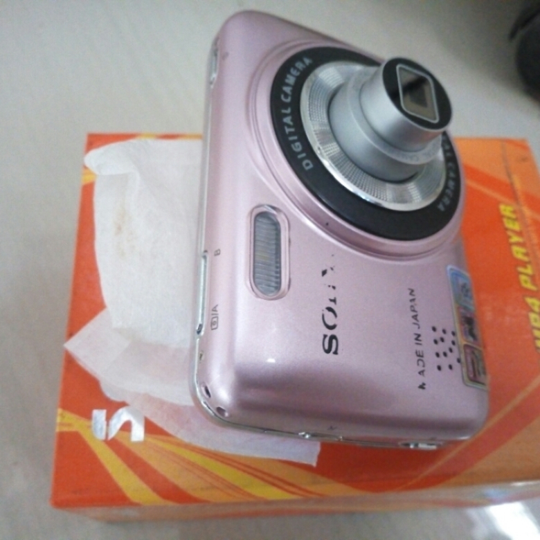 Video MP3 Player with 2.4" LCD, built in  Digital Camera,