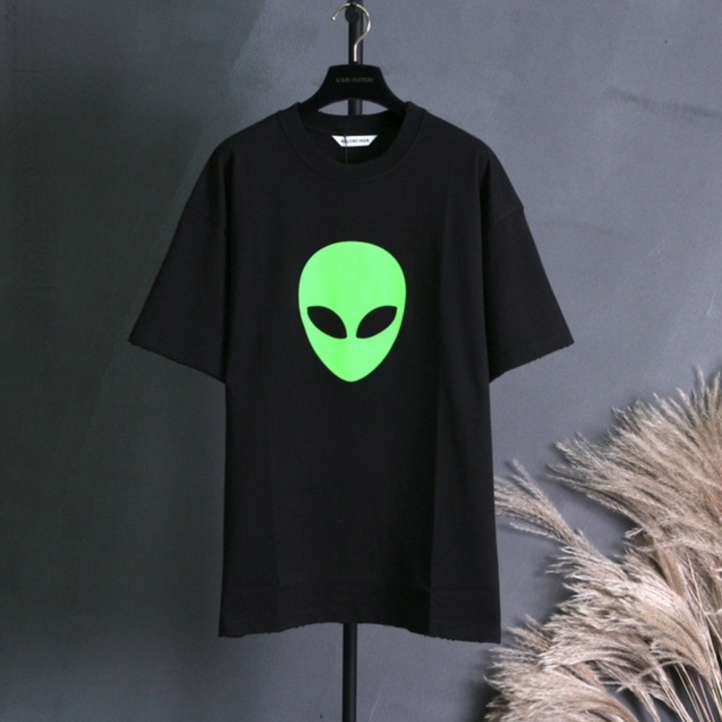  Balenciaga Alien Medium Fit T Shirt