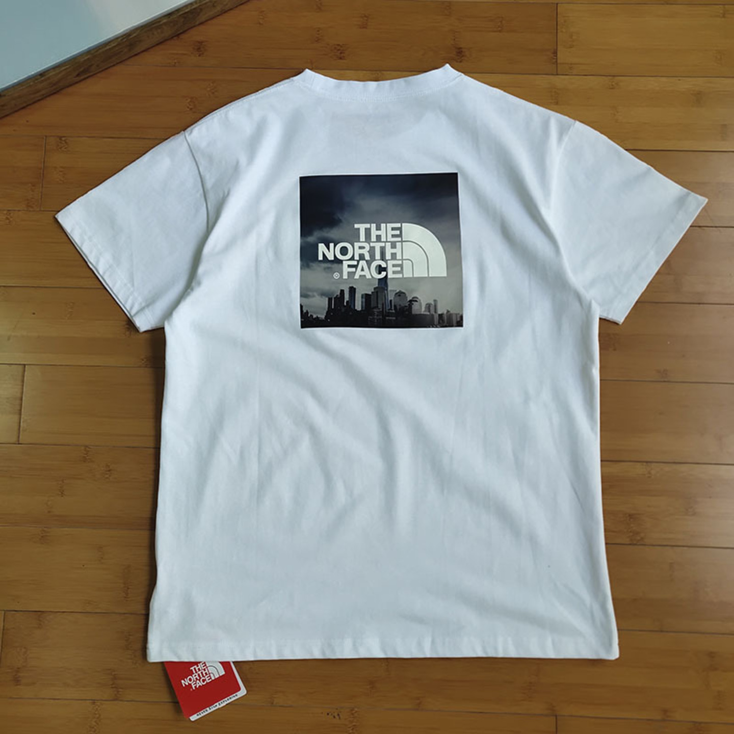 The North Face city scenery t-Shirt