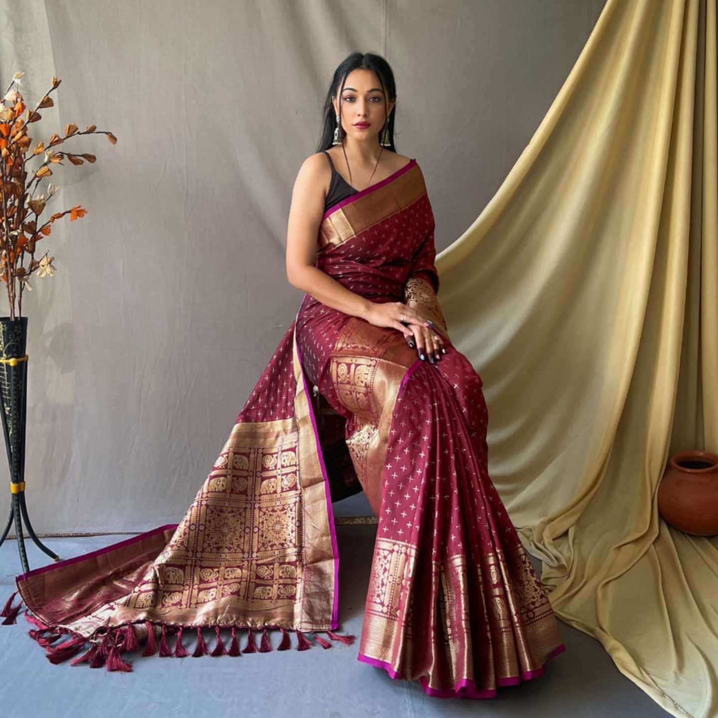 Silk saree - Maroon - Rich pallu - attractive gold zari weaving border.