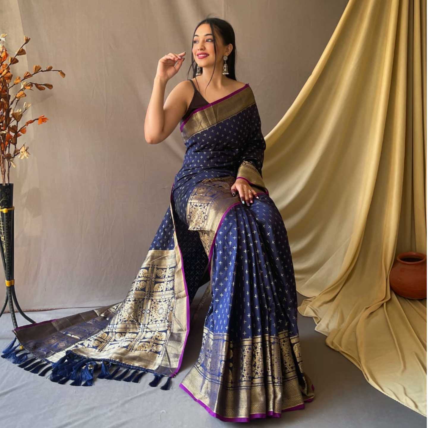  Silk saree - Dark Blue - Rich pallu - attractive gold zari weaving border.