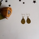 Drop-shaped brass earring 
