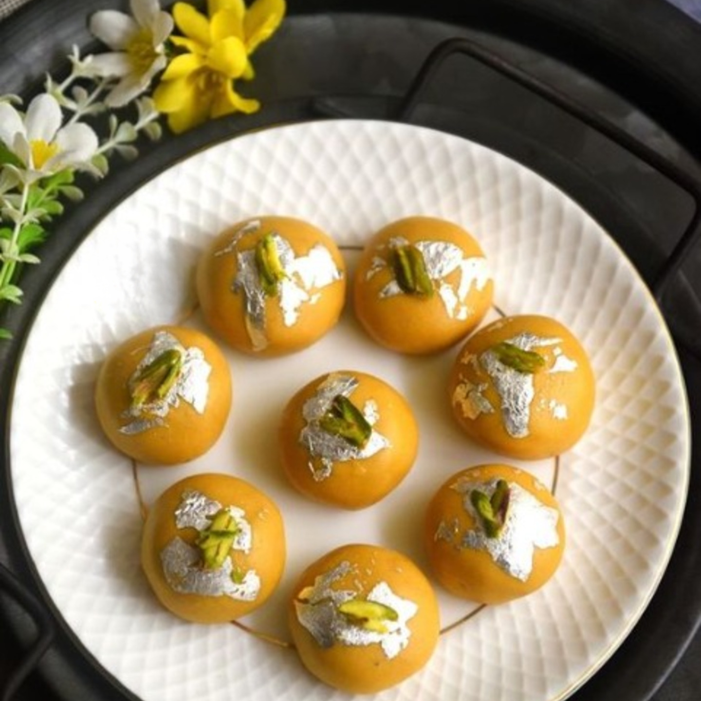 Besan Laddu