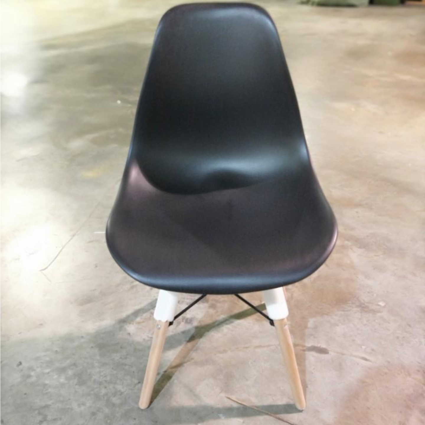 RAZ Eames Designer Chair in BLACK SET