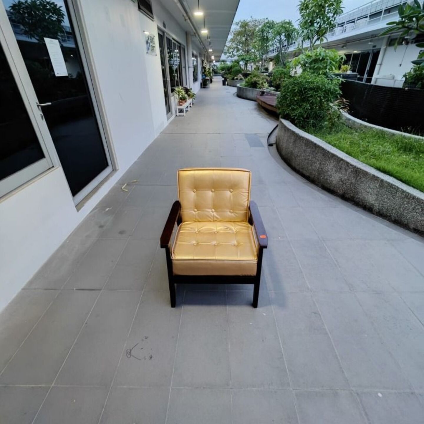 VANZ Armchair in GOLD PU