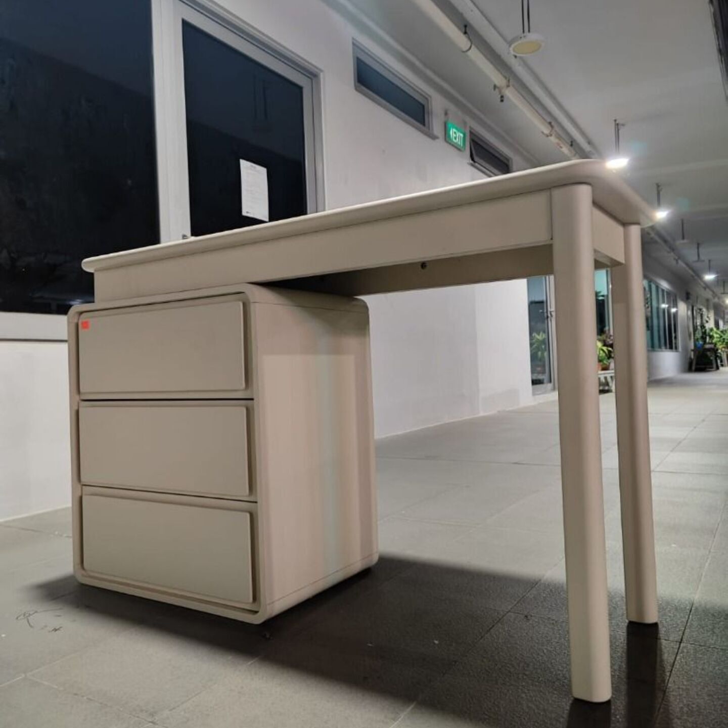 MUNCHEN Extendable Study Table