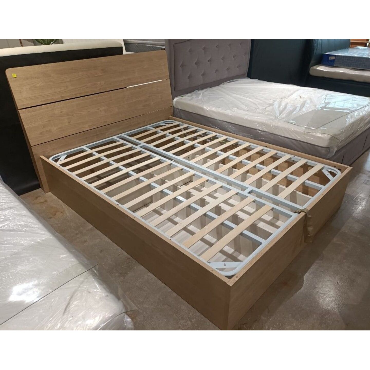 ELDEN Wooden Storage Bedframe in UK King Size