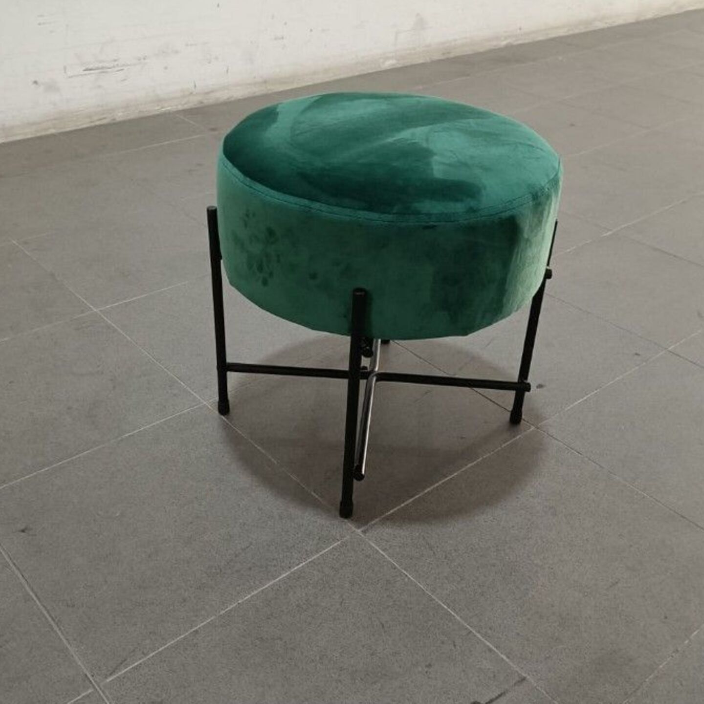 TOKKEN Stool in VELVET GREEN