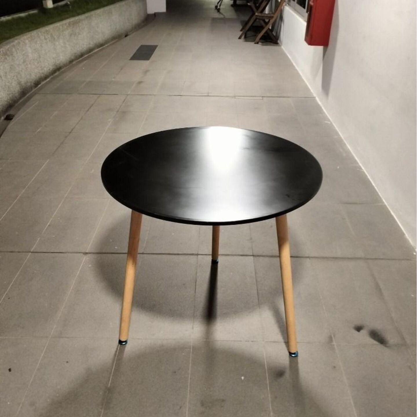 VIENNA Round Dining Table in BLACK