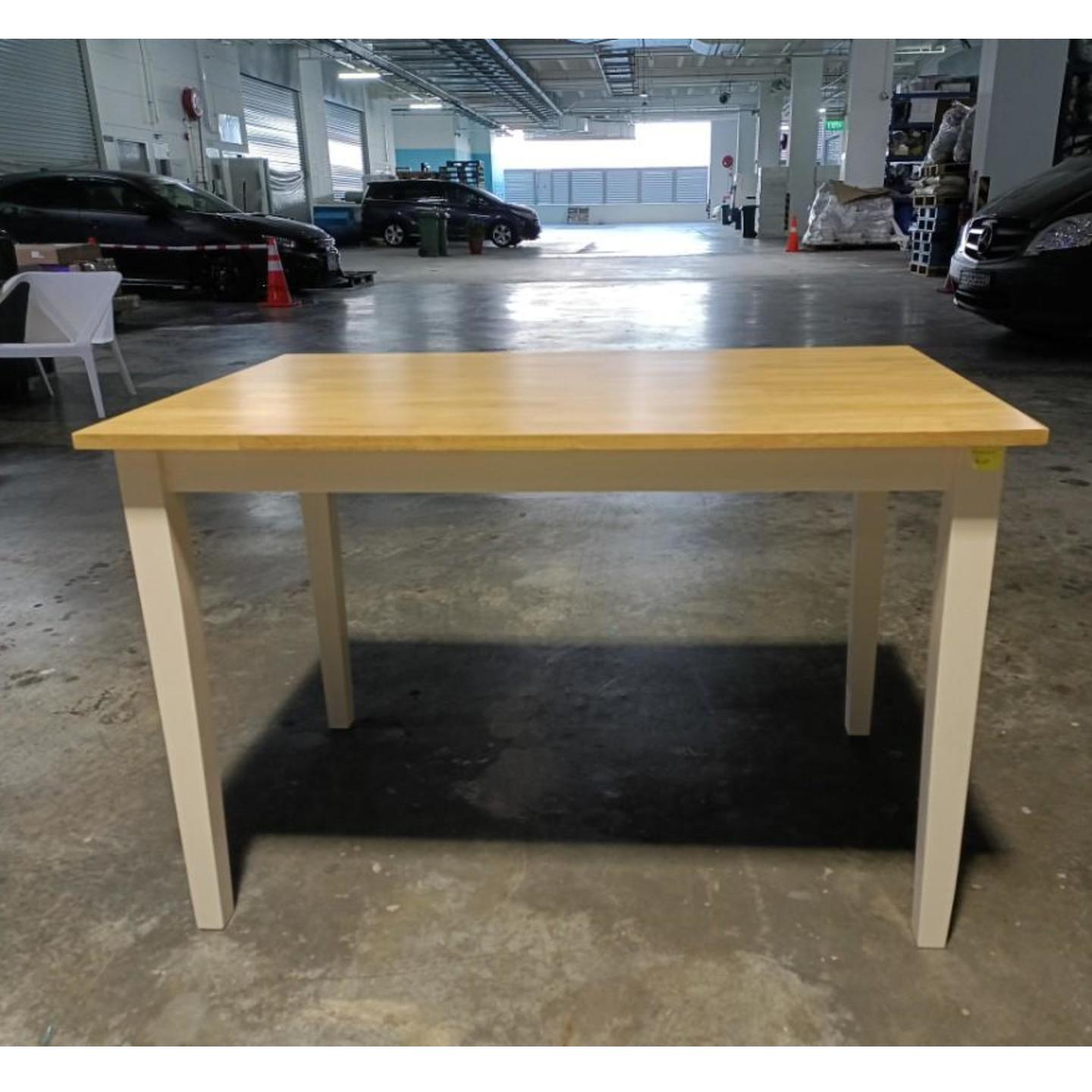 KELLY Small Dining Table
