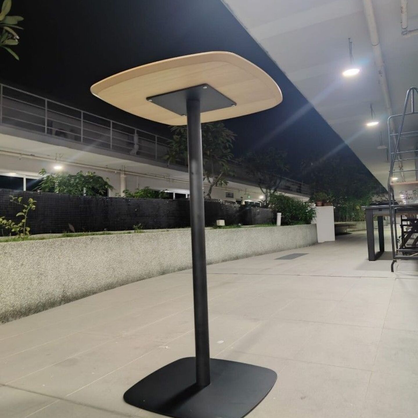 ODAIR Bar Table