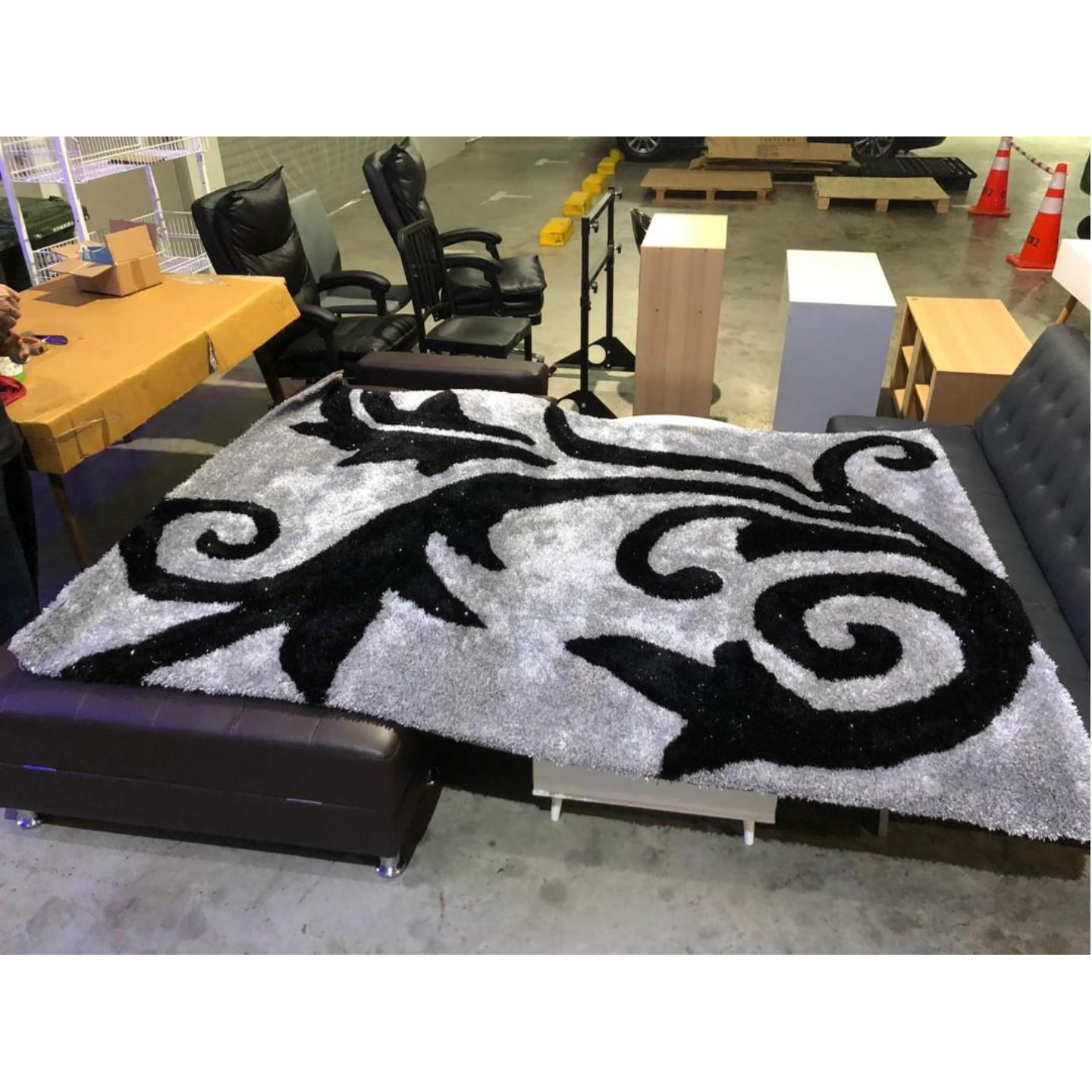 BLACKFLORAL Carpet 2.3m x 1.7m