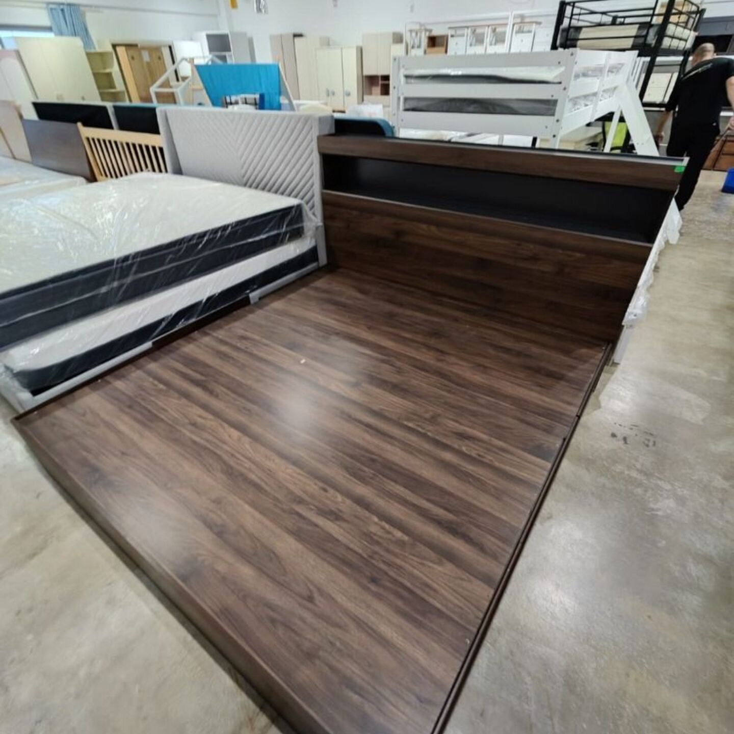 (ULTIMATED PRICE) ATTAI King Size Storage Bed with Drawers