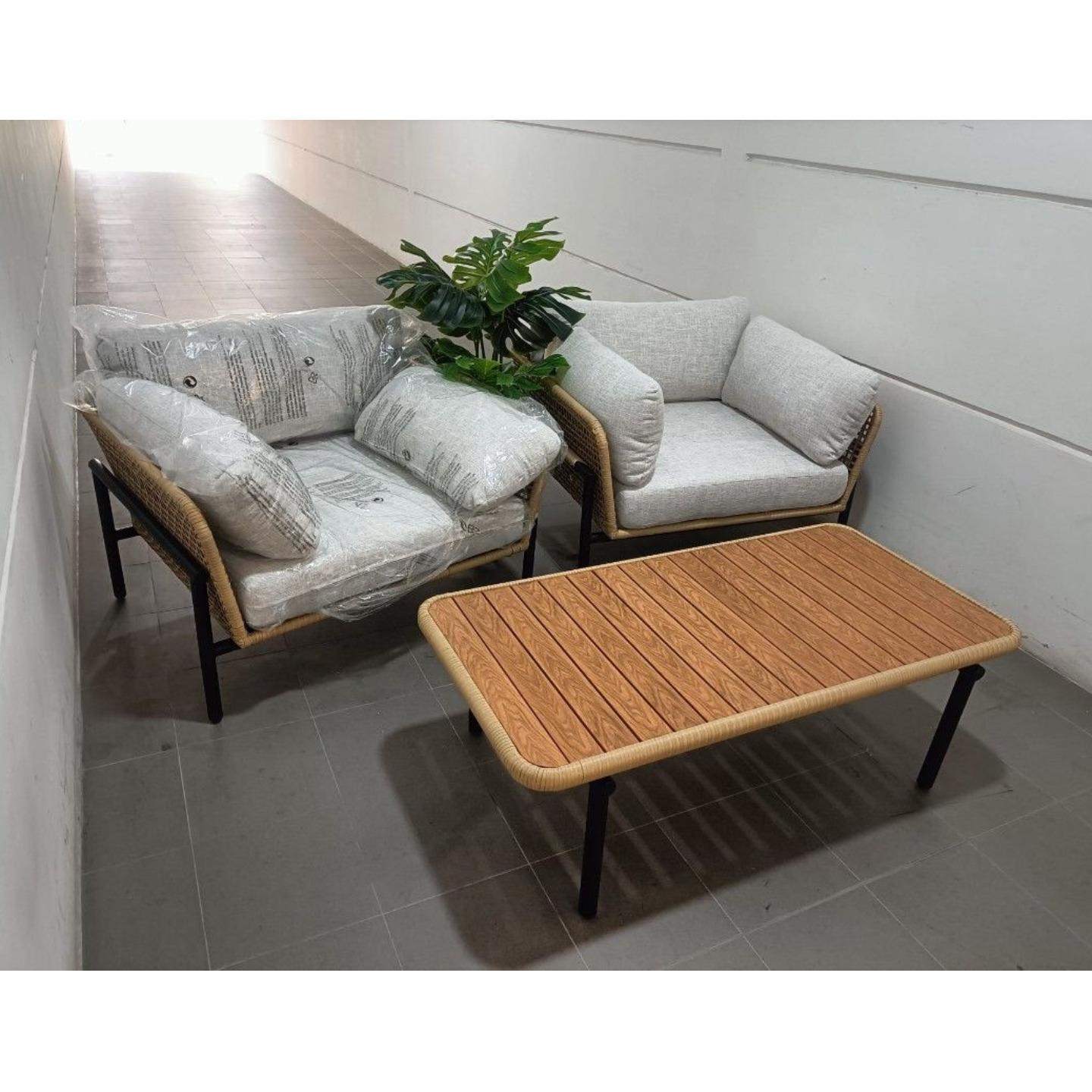 DEATON Outdoor 2 Lounge Chairs with Coffee Table Set + Covers