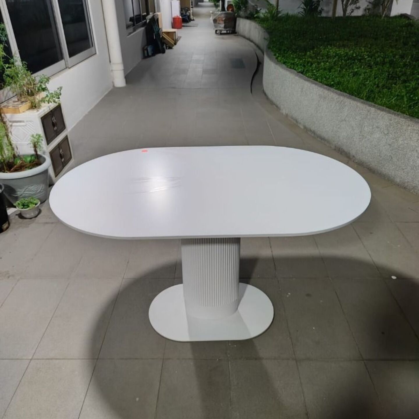 RAOUL OVAL Dining Table