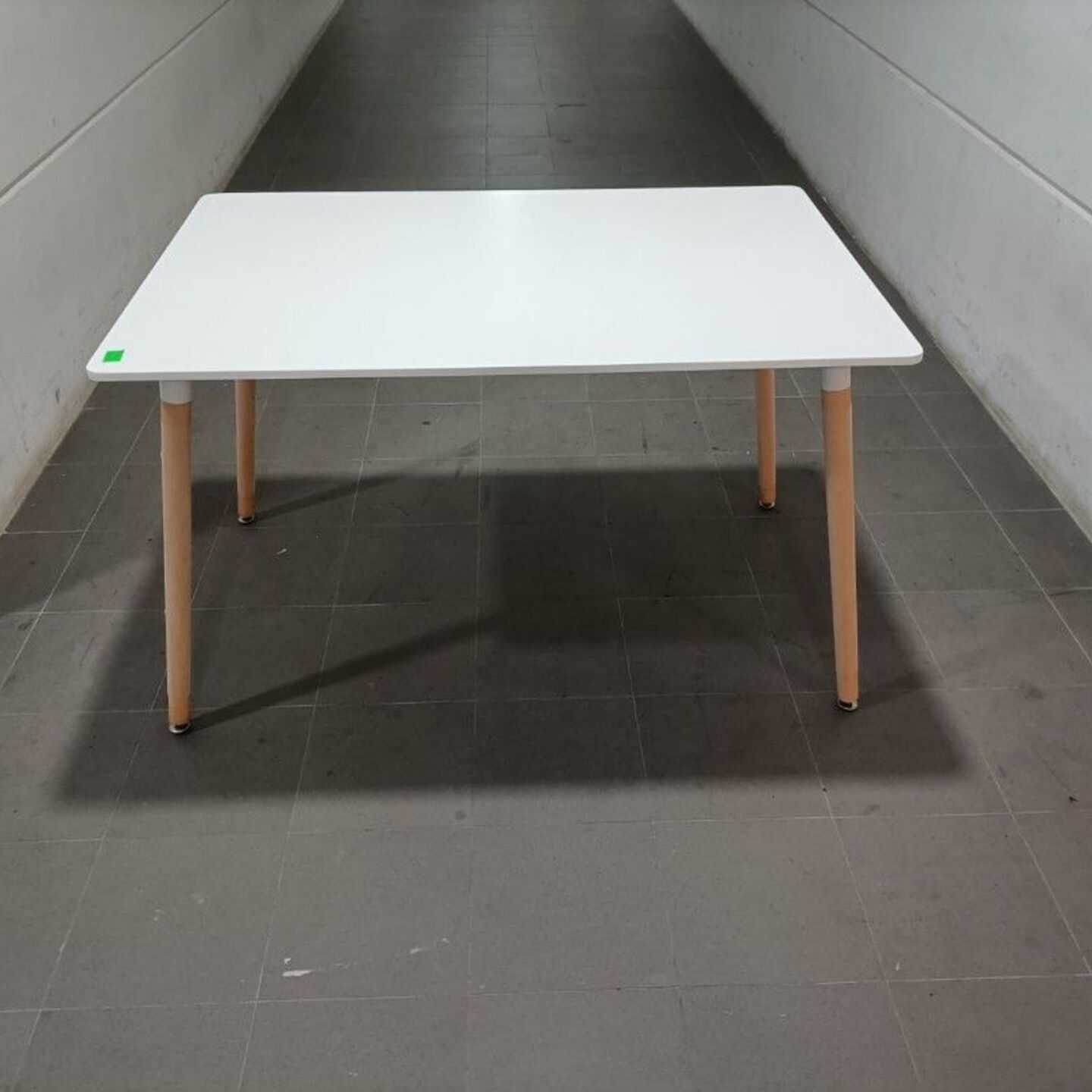 VIENNA Dining Table in WHITE (M)