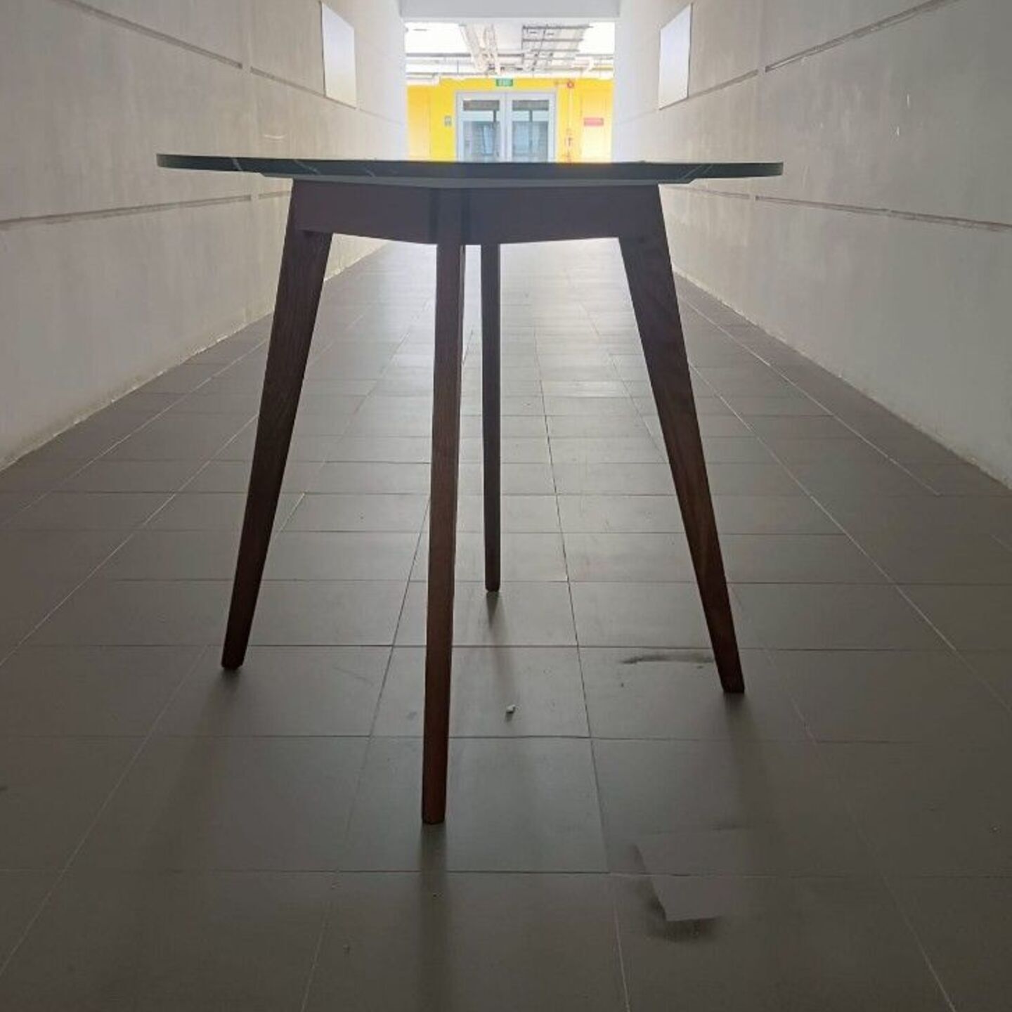 PEONY Dining Table in NERO Marble