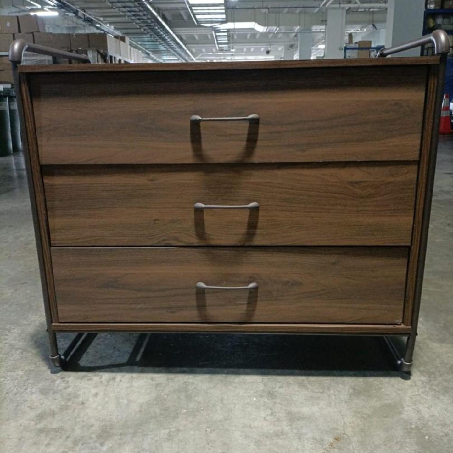 ETHAN INDUSTRI Series Chest of Drawers