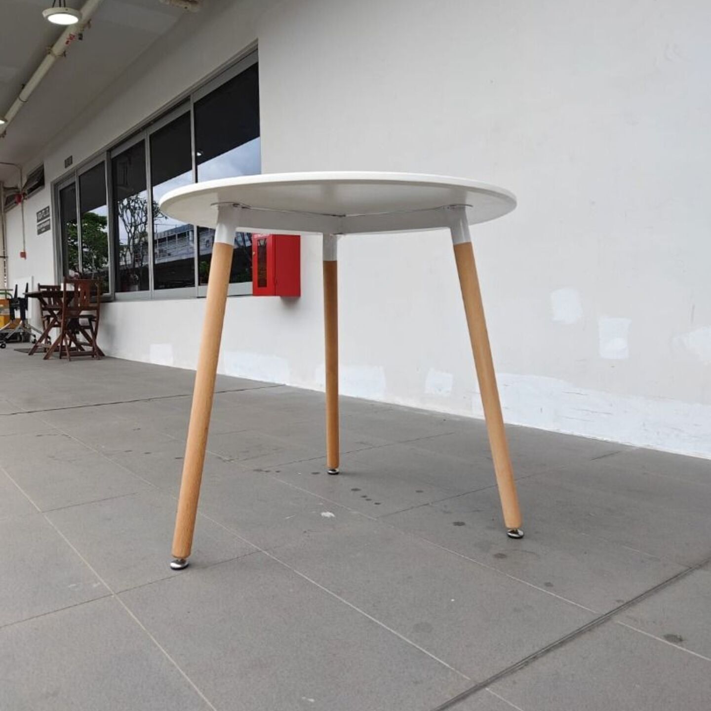 VIENNA Round Dining Table in WHITE