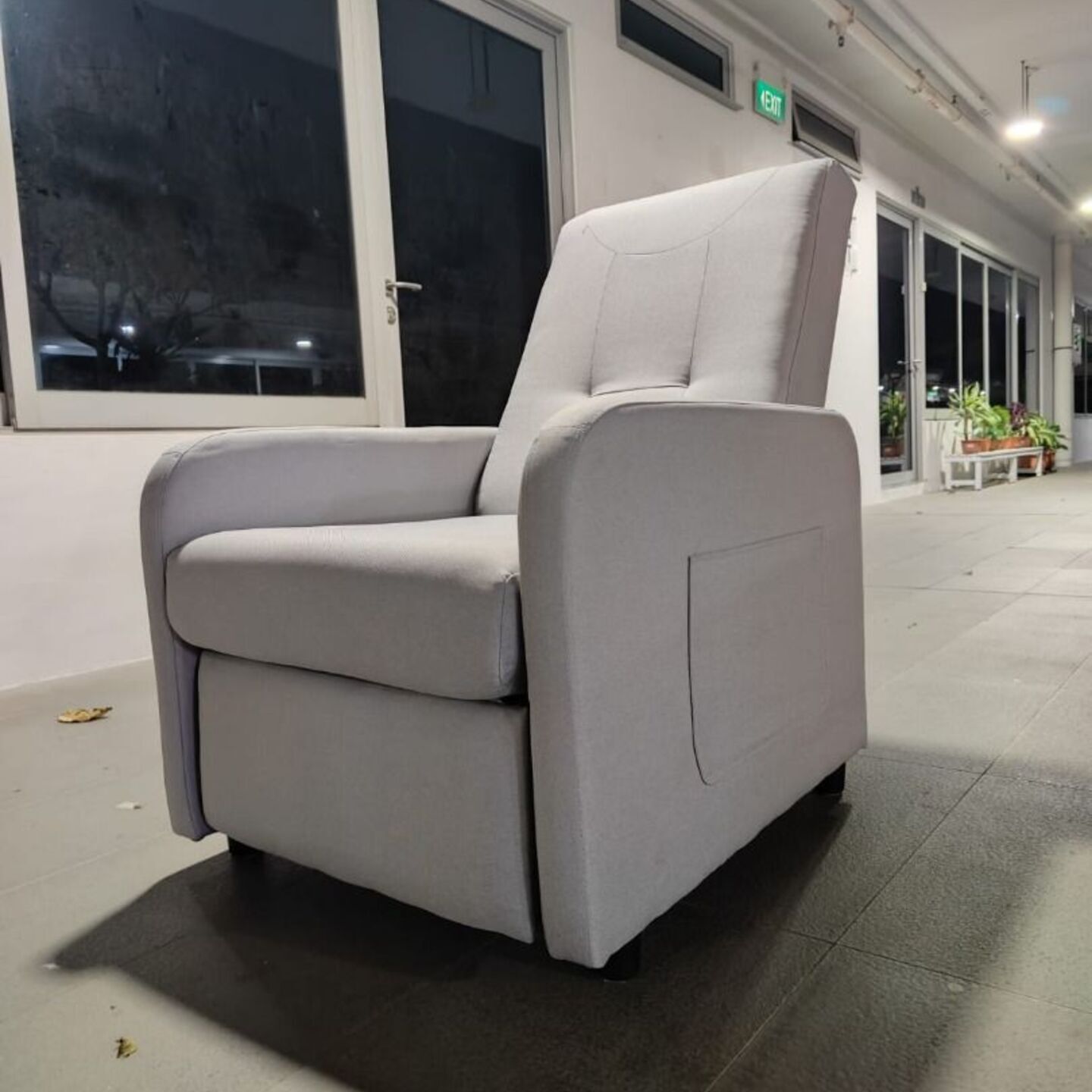 RAGHA Recliner in LIGHT GREY FABRIC