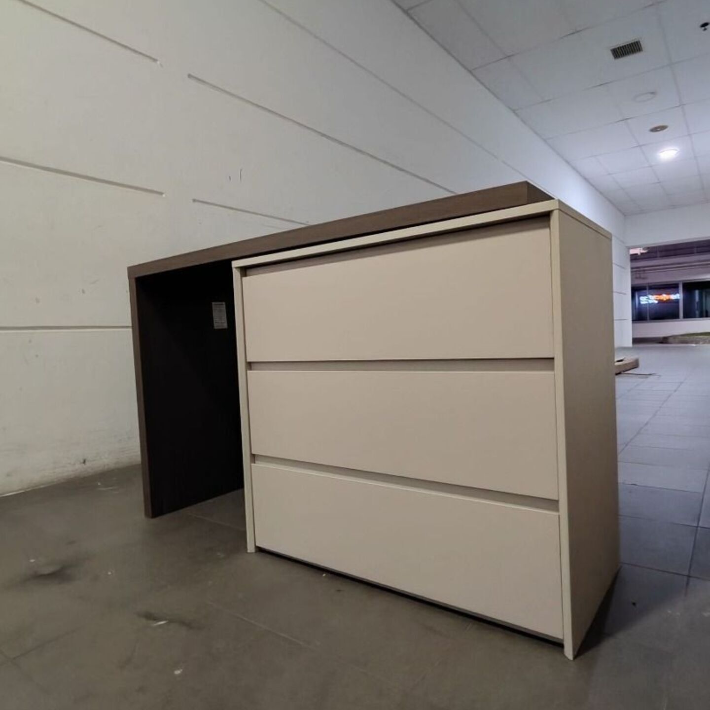 BLUFFS Extendable Study Table