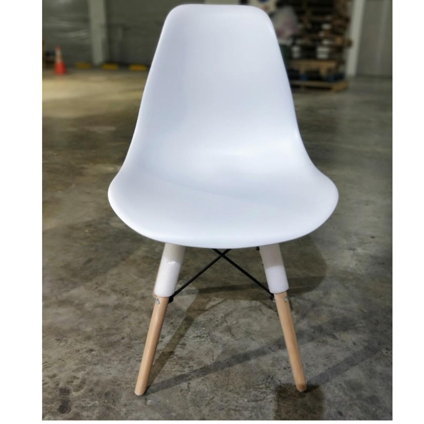 RAZ Eames Designer Chair in WHITE SET