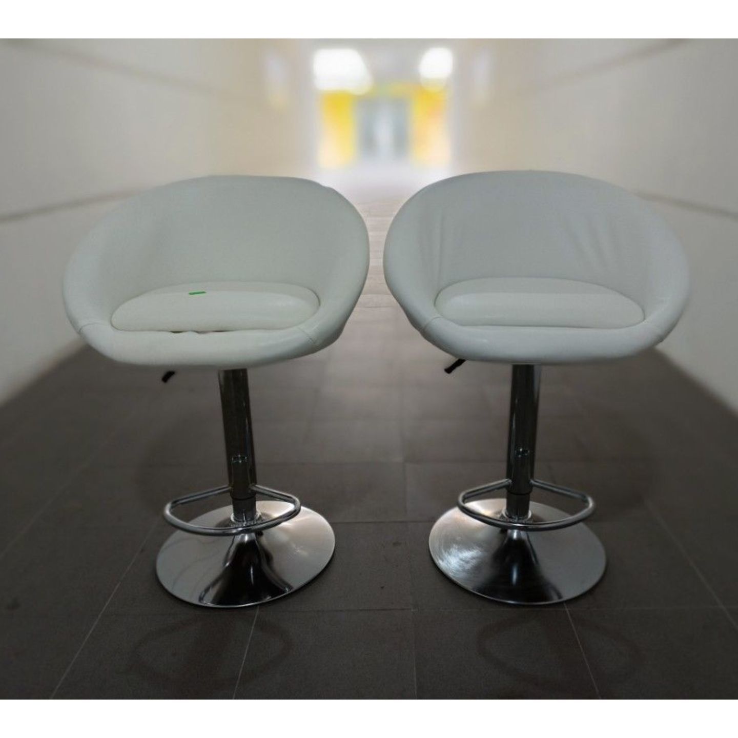 2pcs IONIC Bar Stools in WHITE