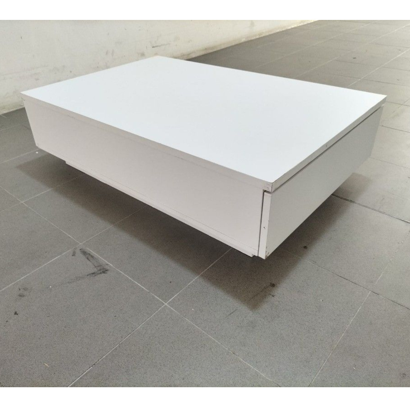 AXL Low Console Coffee Table in WHITEv
