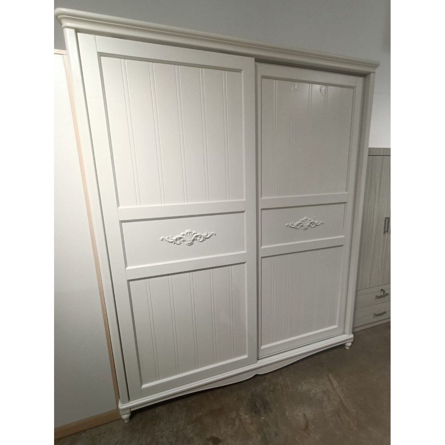 TAKERI White Wardrobe
