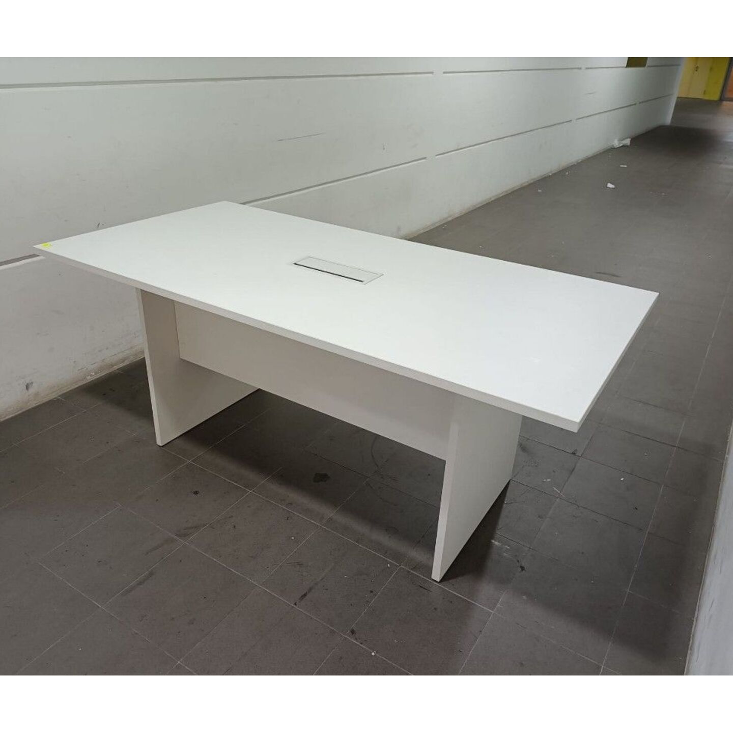 MASSASSI Small Meeting Table in WHITE
