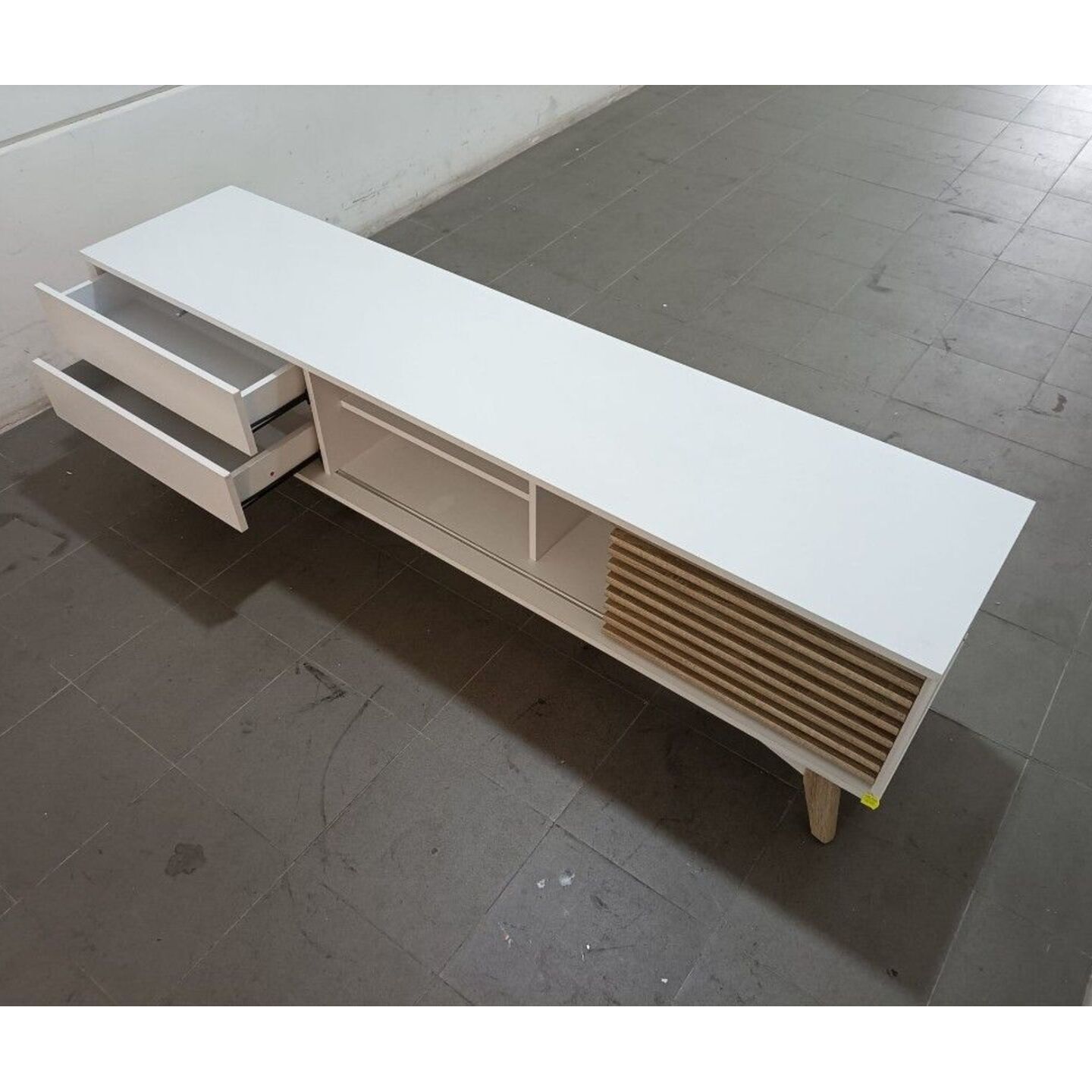KRISFEN TV Console