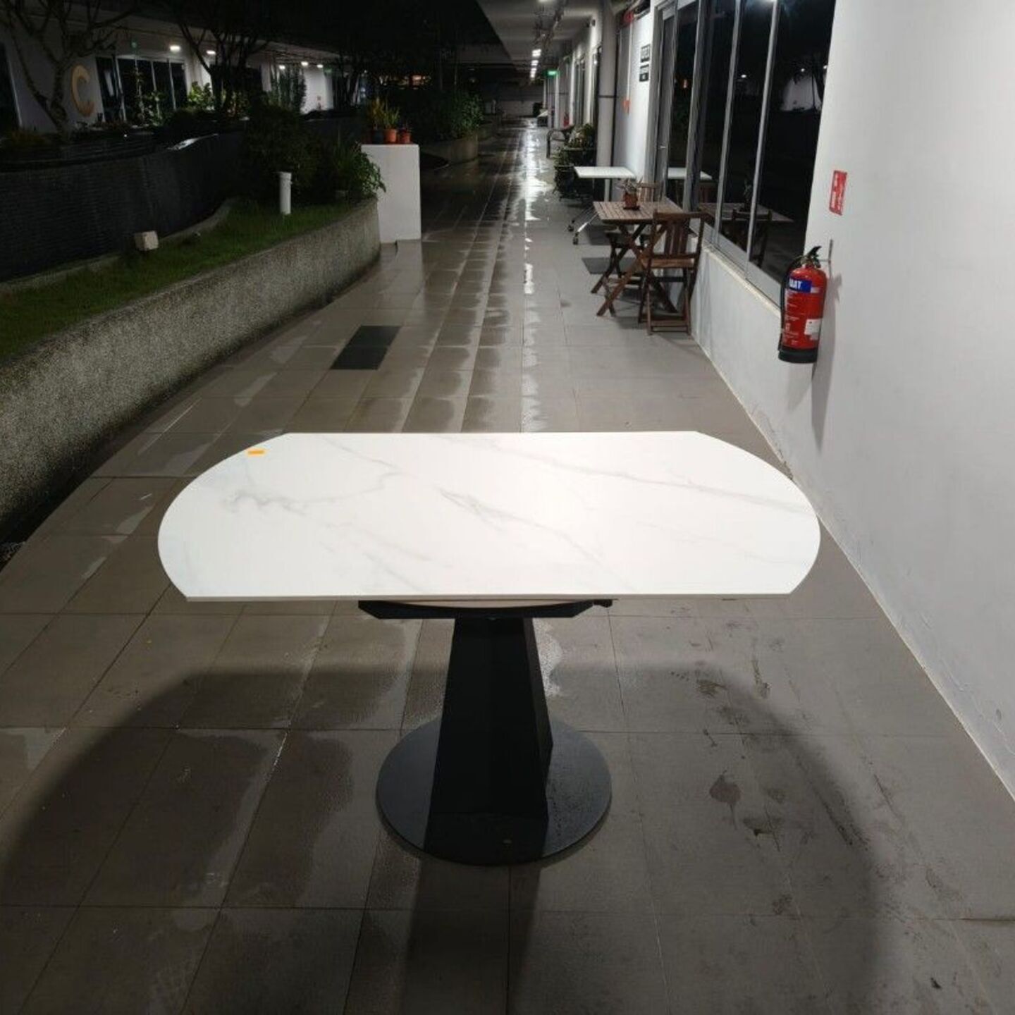 GOSHI Extendable Dining Table with Sintered Stone Top