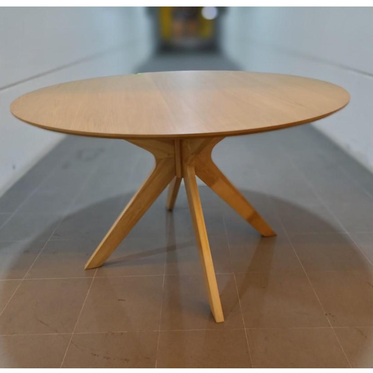 GROYE Round Dining Table in OAK
