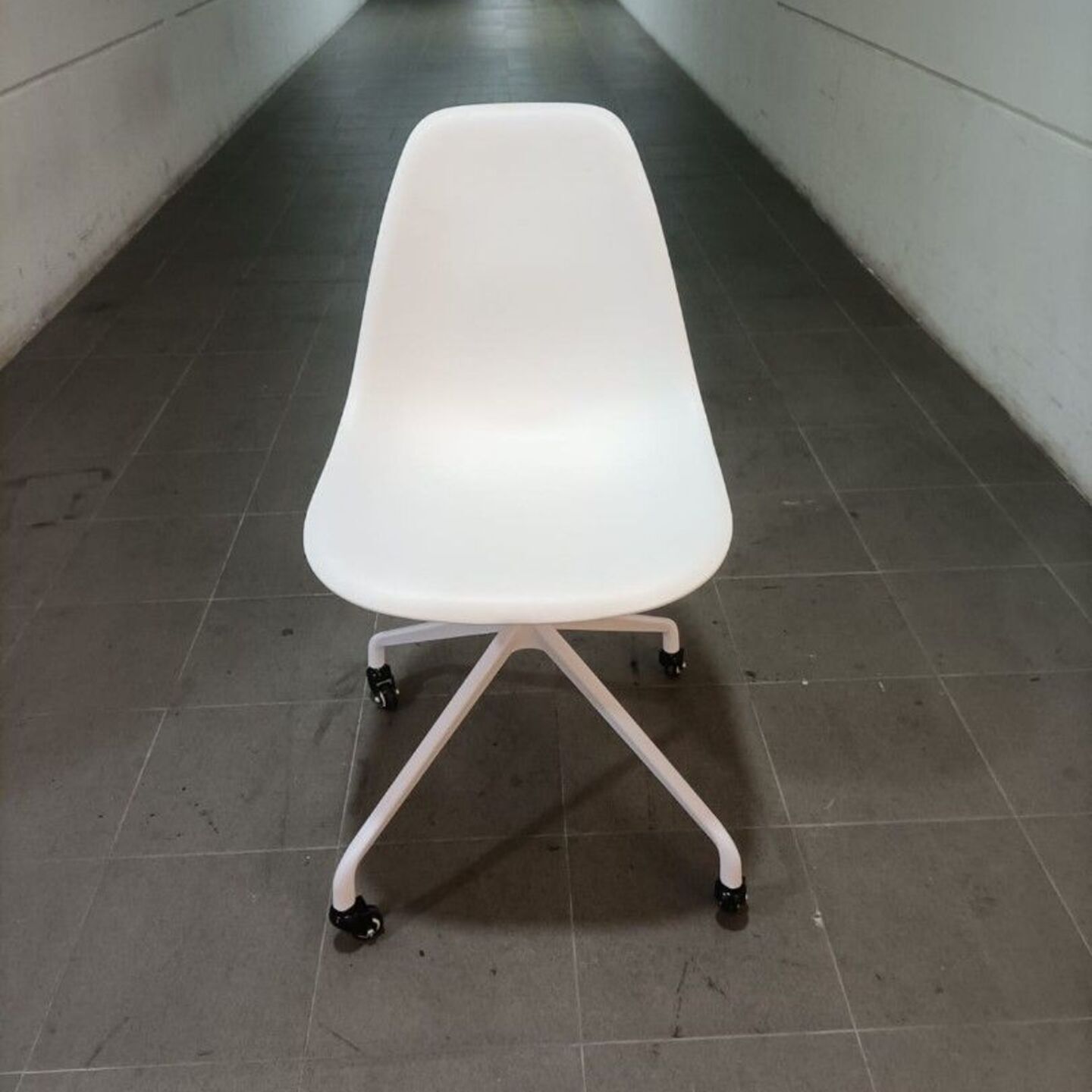 ROCCUZZO Office Chair in WHITE