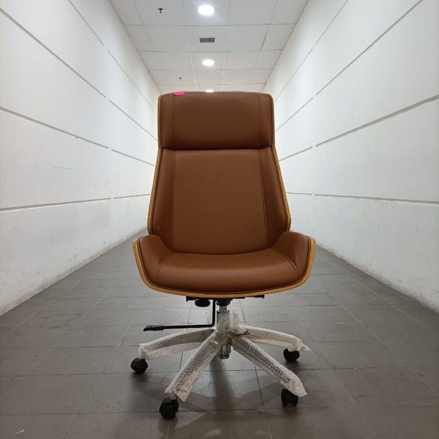 COBERT Office Chair in TAWNY