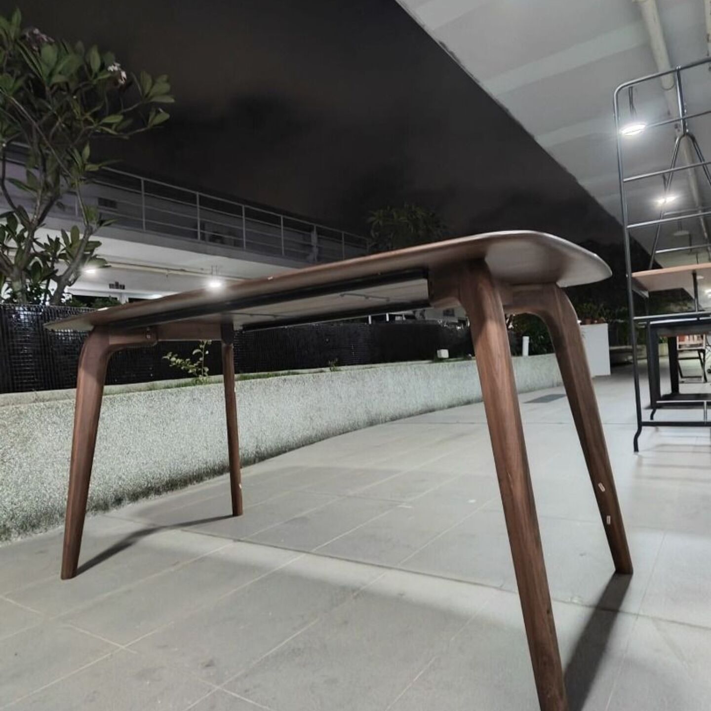 BINNA Dining Table in WALNUT