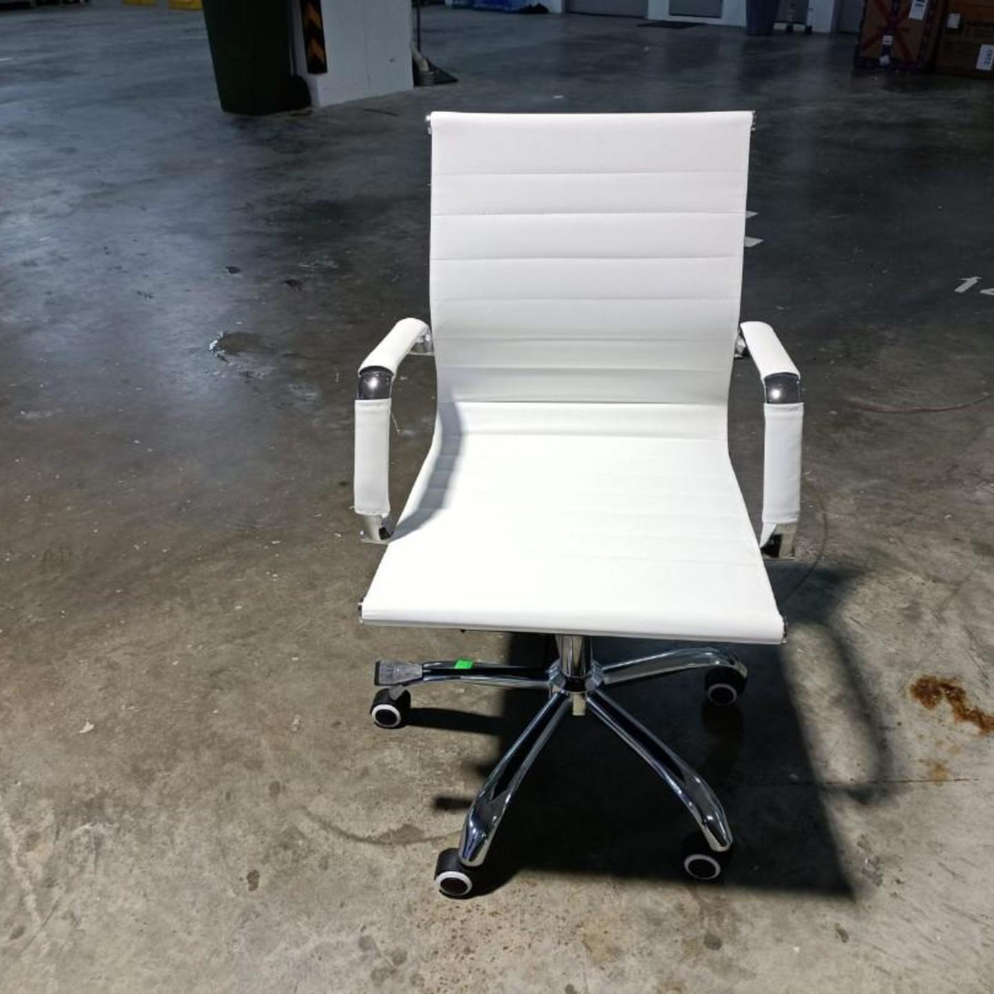 RAYS VEXTER WHITE Lowback Office Chair