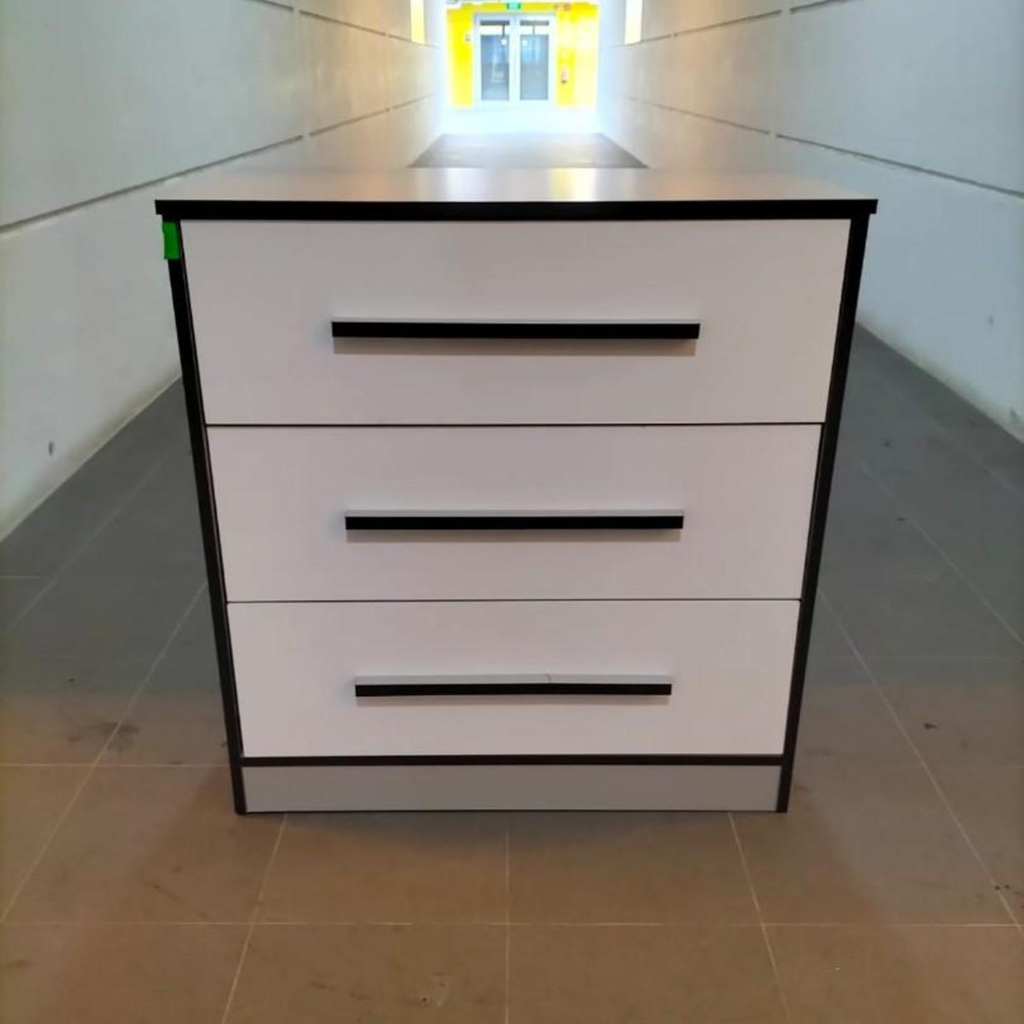 SMITHE Chest of Drawers in WHITE