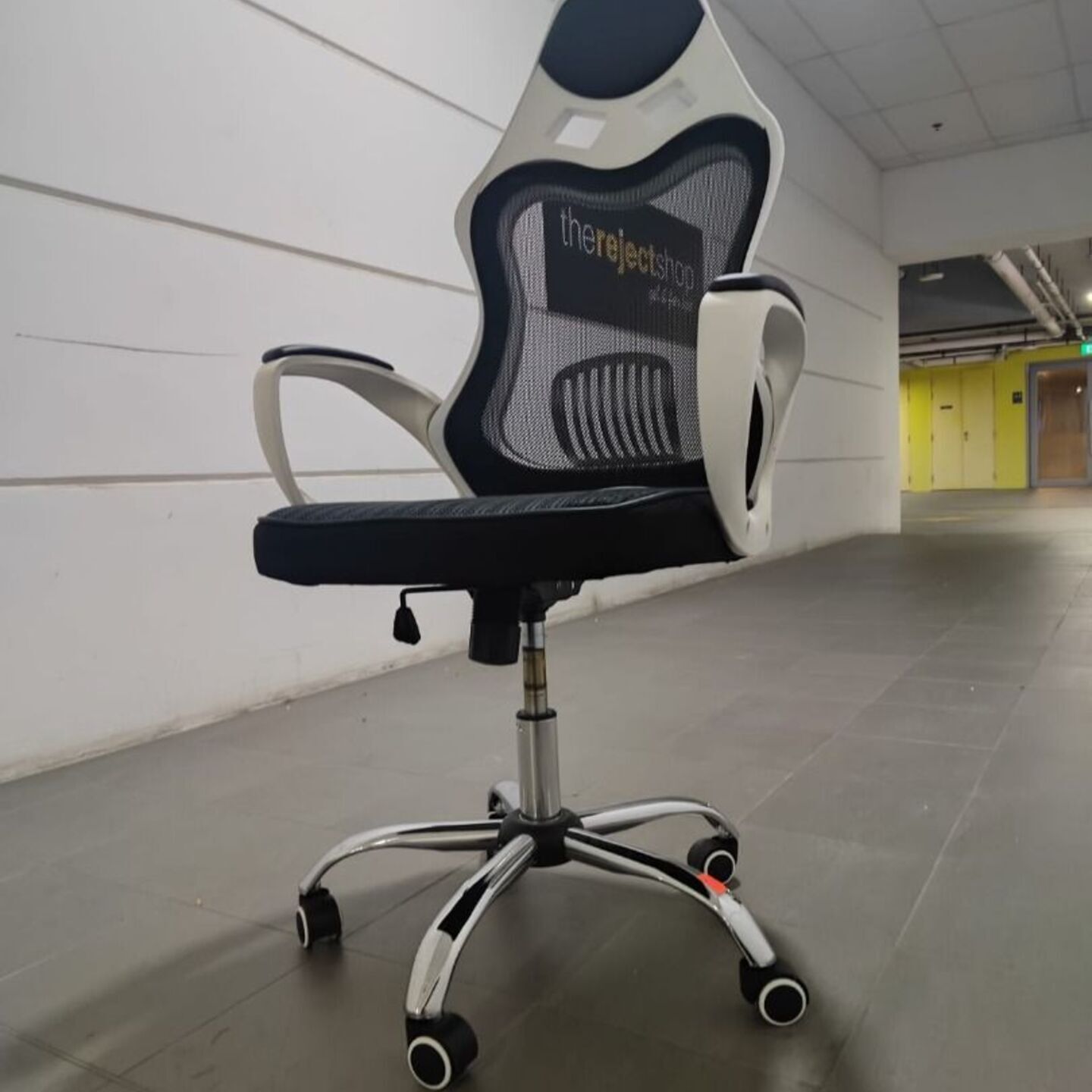 KARBON Racing Gaming Chair in BLACK & WHITE