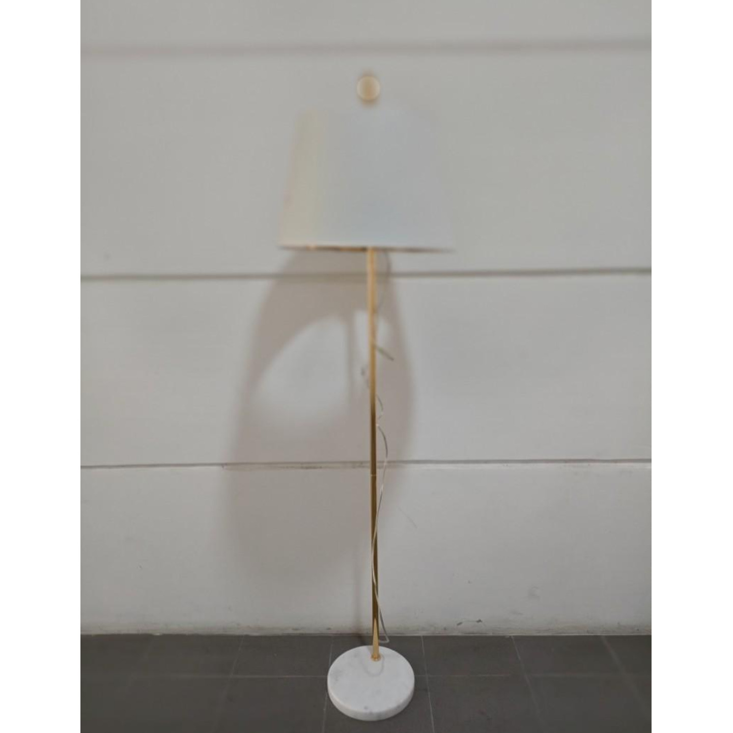 ROVIQ Floor Lamp with Gold Frame and Marble Base