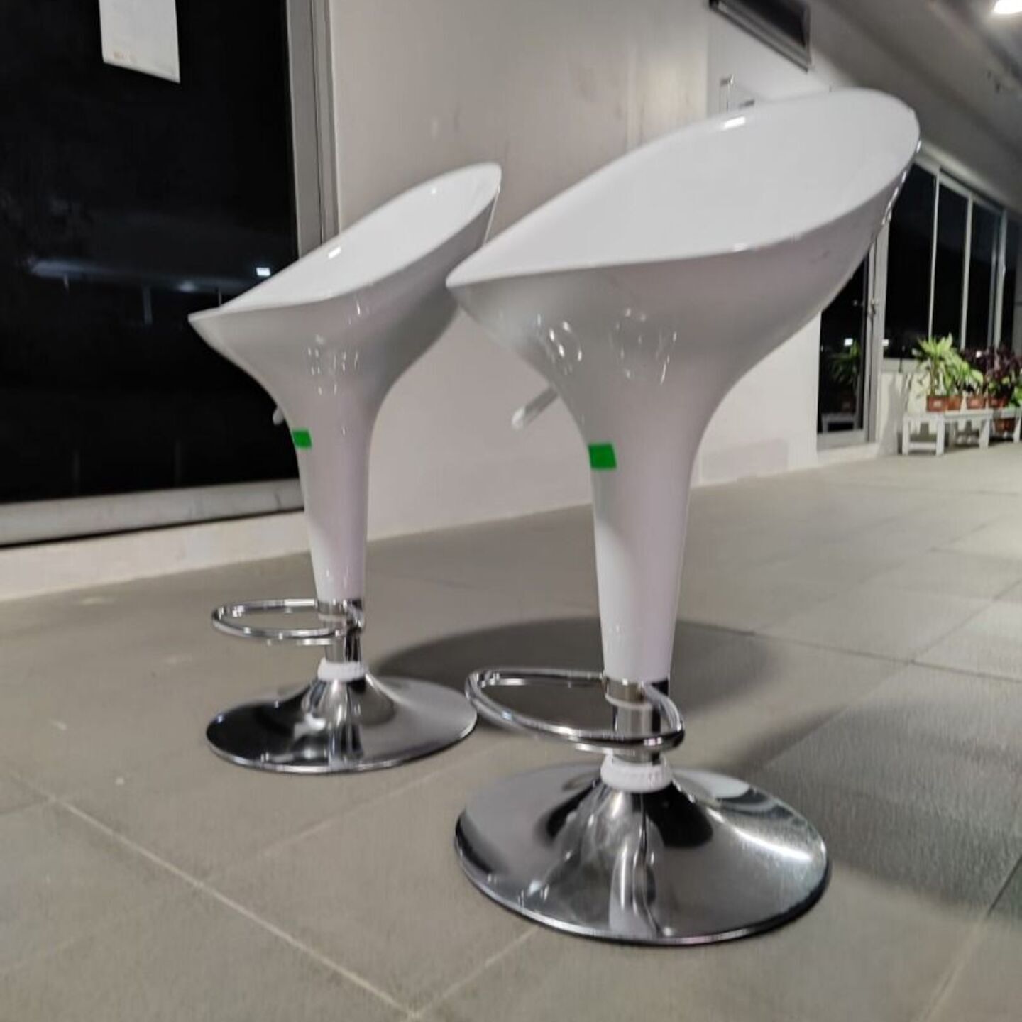 HEKTOR II Bar Stools in WHITE (Set of 2)