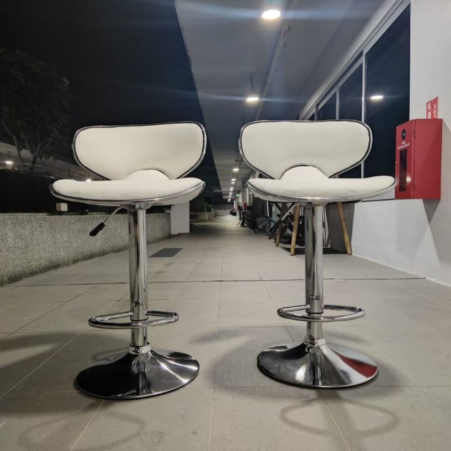 2 x CRESCENDO Bar Stools in WHITE